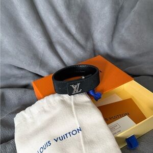 L V slim bracelet inspired